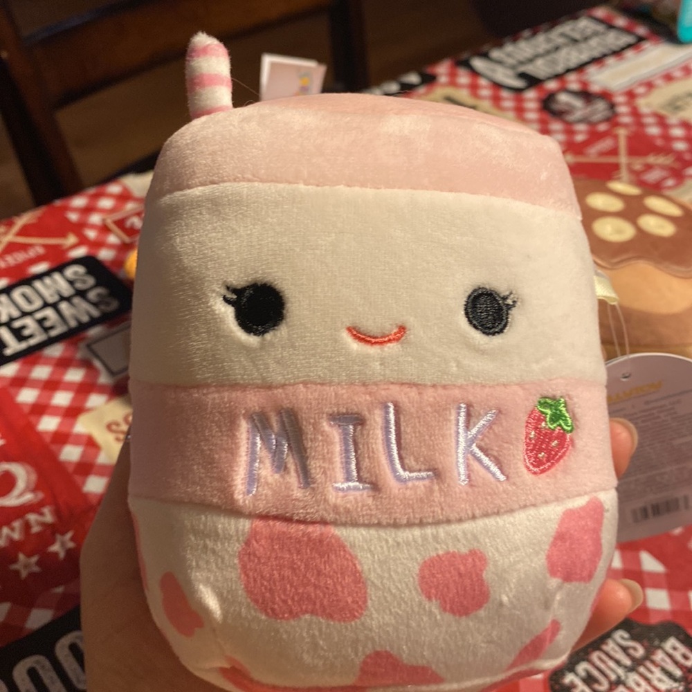 Squishmallows Amelie the strawberry milk - Picture 3 of 6